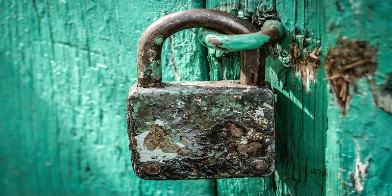 Padlock - Imagen de Michal Jarmoluk en Pixabay